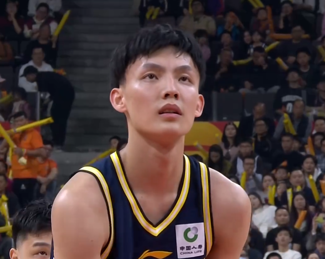 乐鱼网站-广东今日早报！徐杰完成国家队报到，杜锋官宣高升，小崔复出预告