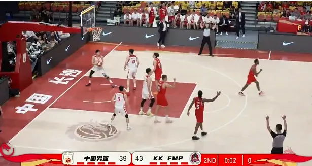 乐鱼体育-男篮热身赛：王俊杰8分&amp;amp;徐昕8分，中国男篮半场39-46落后